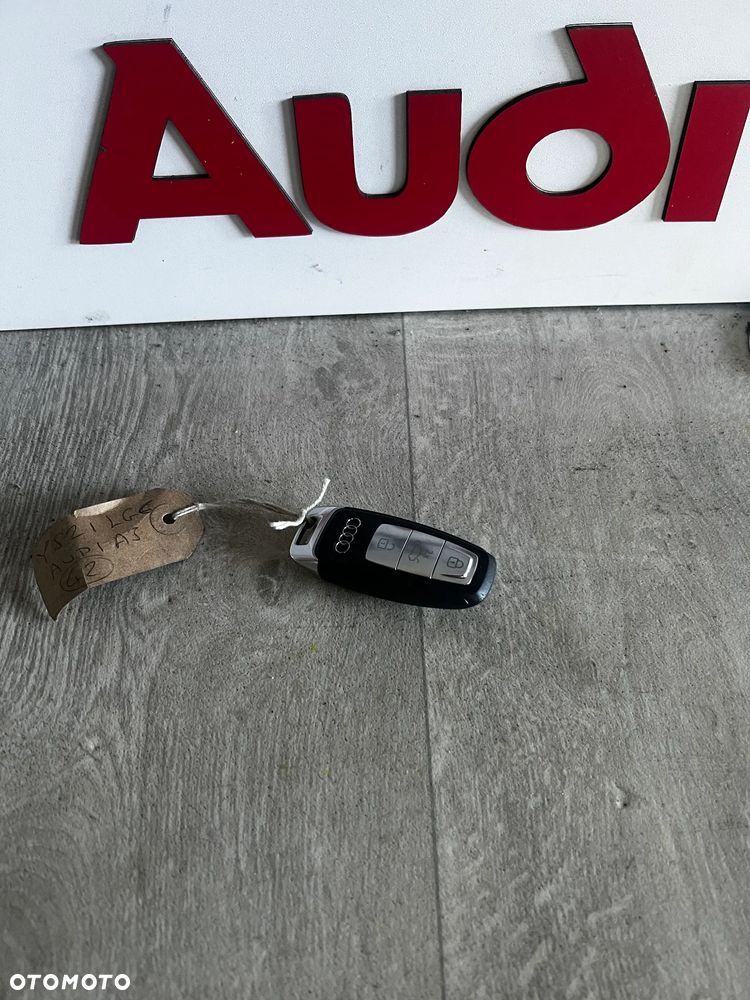 AUDI S3 A3 8Y KLUCZYK PILOT S-LINE ŁADNY ORYGINAŁ - 1