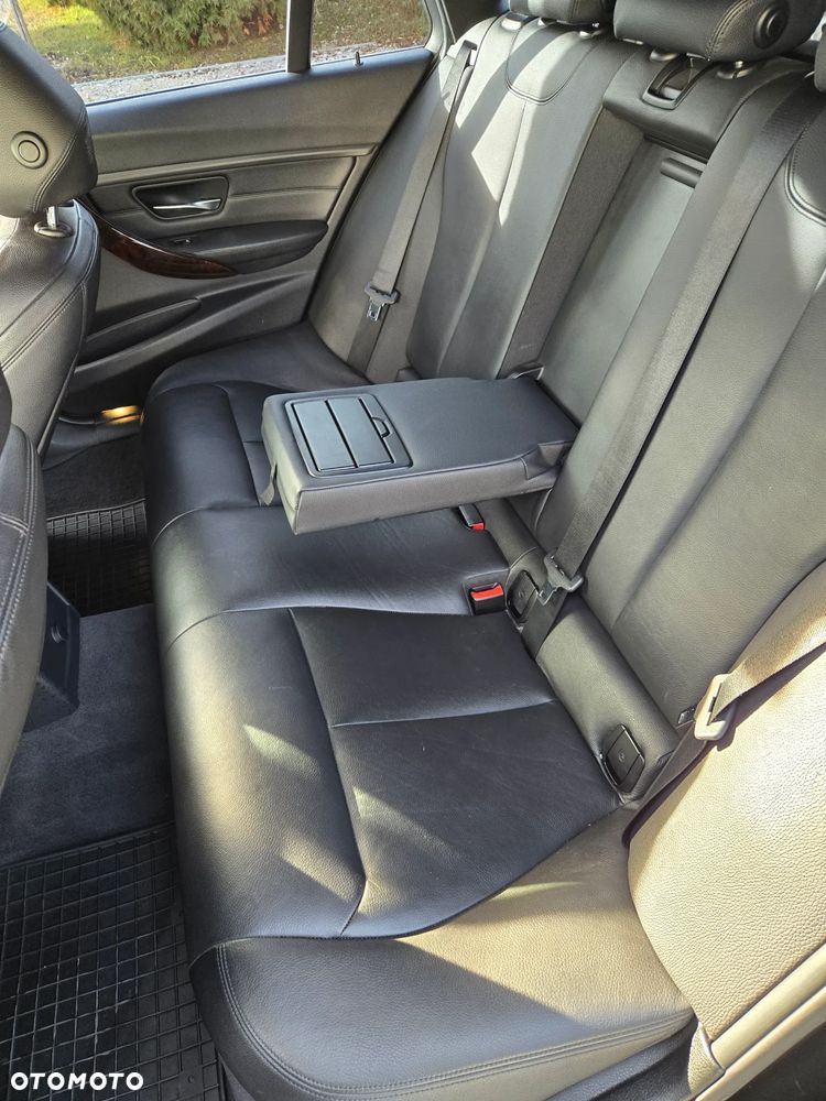 BMW Seria 3 320d DPF Blue Performance Edition Sport - 15