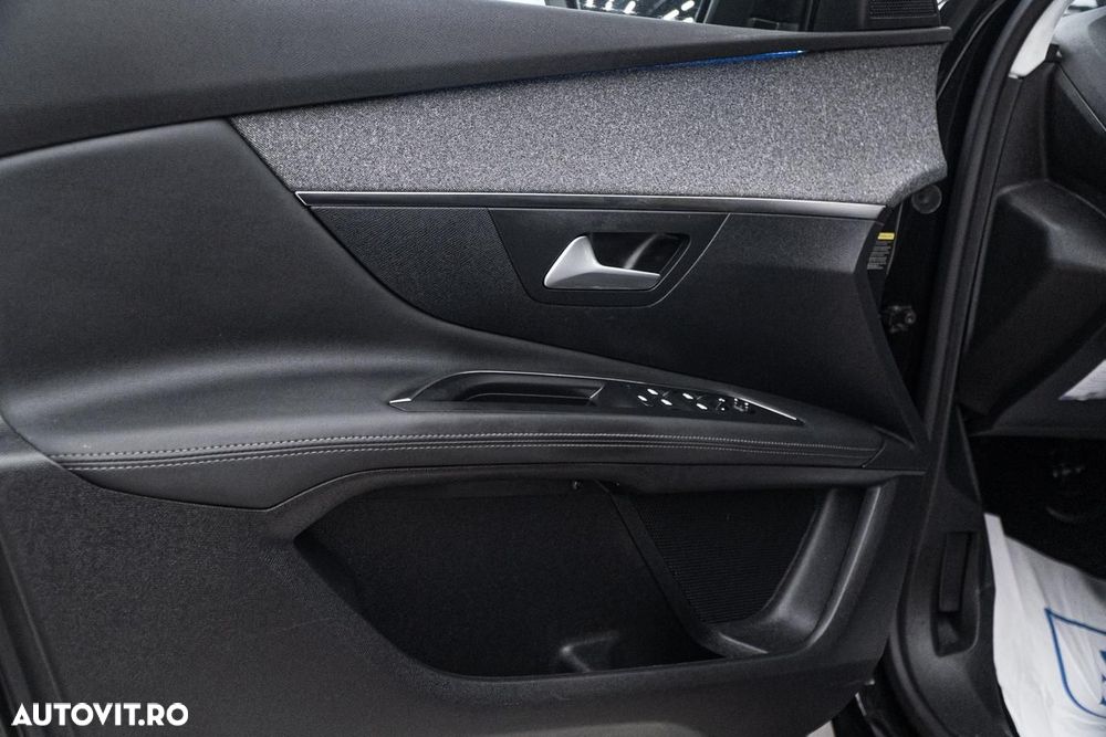 Peugeot 3008 1.2 PureTech Turbo S&S EAT8 Allure - 24