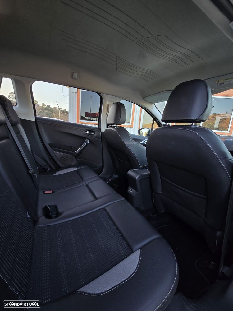 Peugeot 2008 - 11