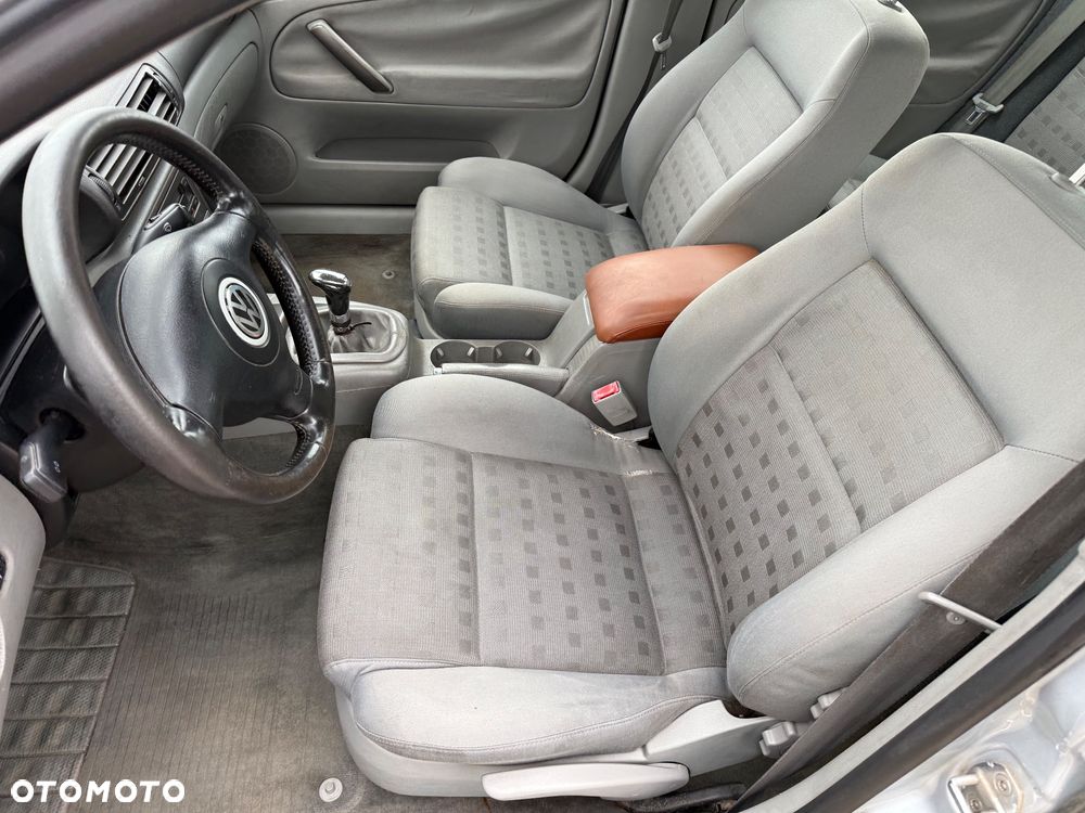 Volkswagen Passat 1.9 TDI Highline - 5