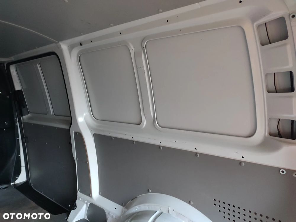 Volkswagen transporter - 28