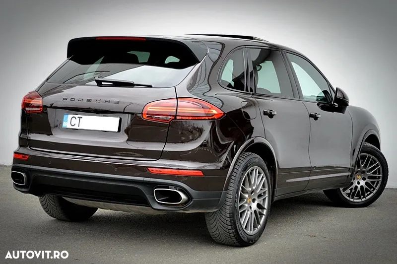 Porsche Cayenne 3.0 L - 7