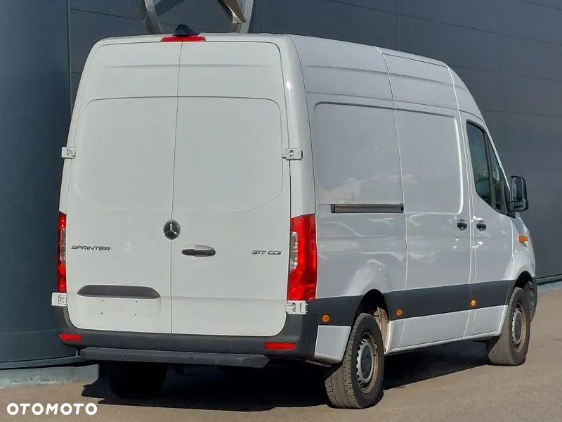 Mercedes-Benz Sprinter - 2