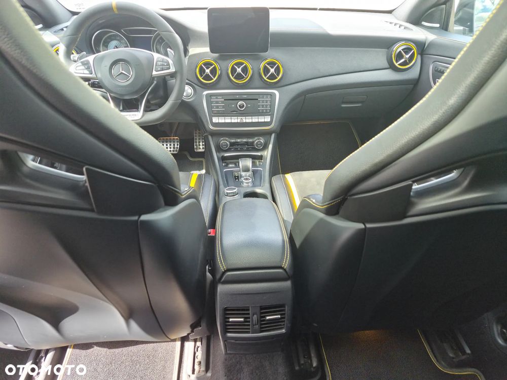 Mercedes-Benz CLA AMG 45 4Matic AMG Speedshift 7G-DCT Yellow Night Edition - 14