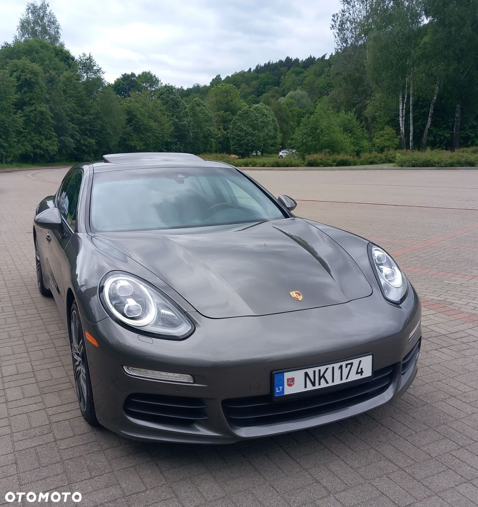 Porsche Panamera S - 1