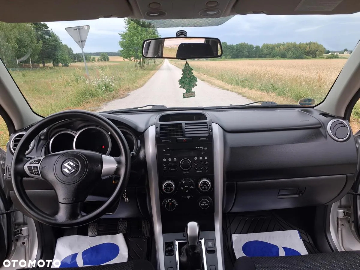 Suzuki Grand Vitara 2.0 Comfort + - 22