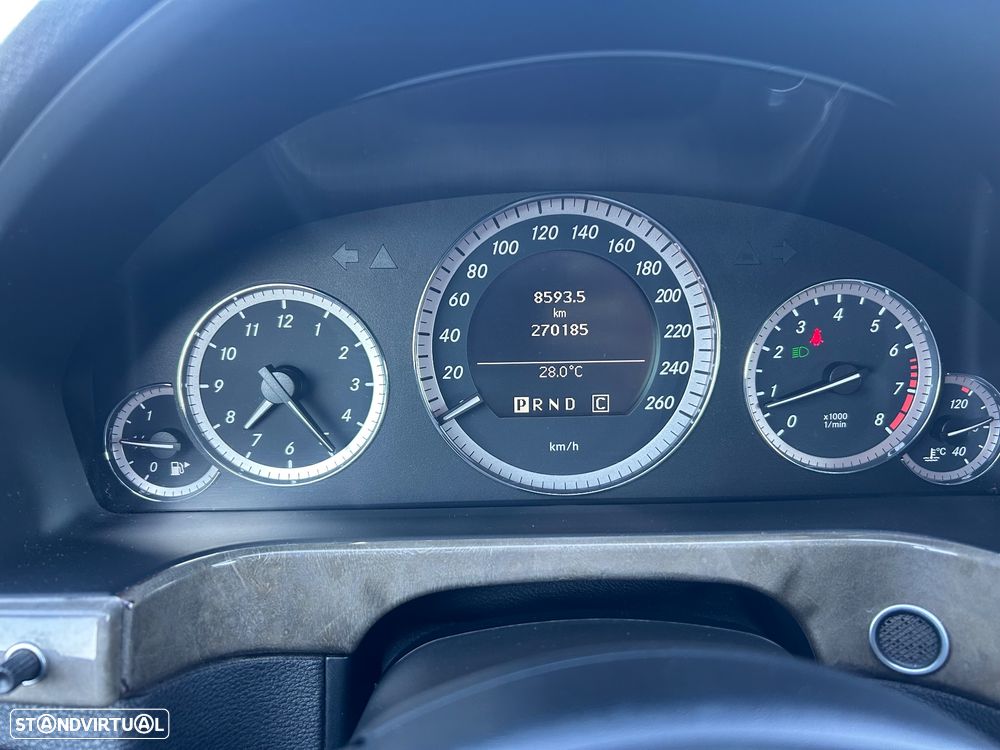 Mercedes-Benz E 250 CGI BlueEFFICIENCY 7G-TRONIC - 22