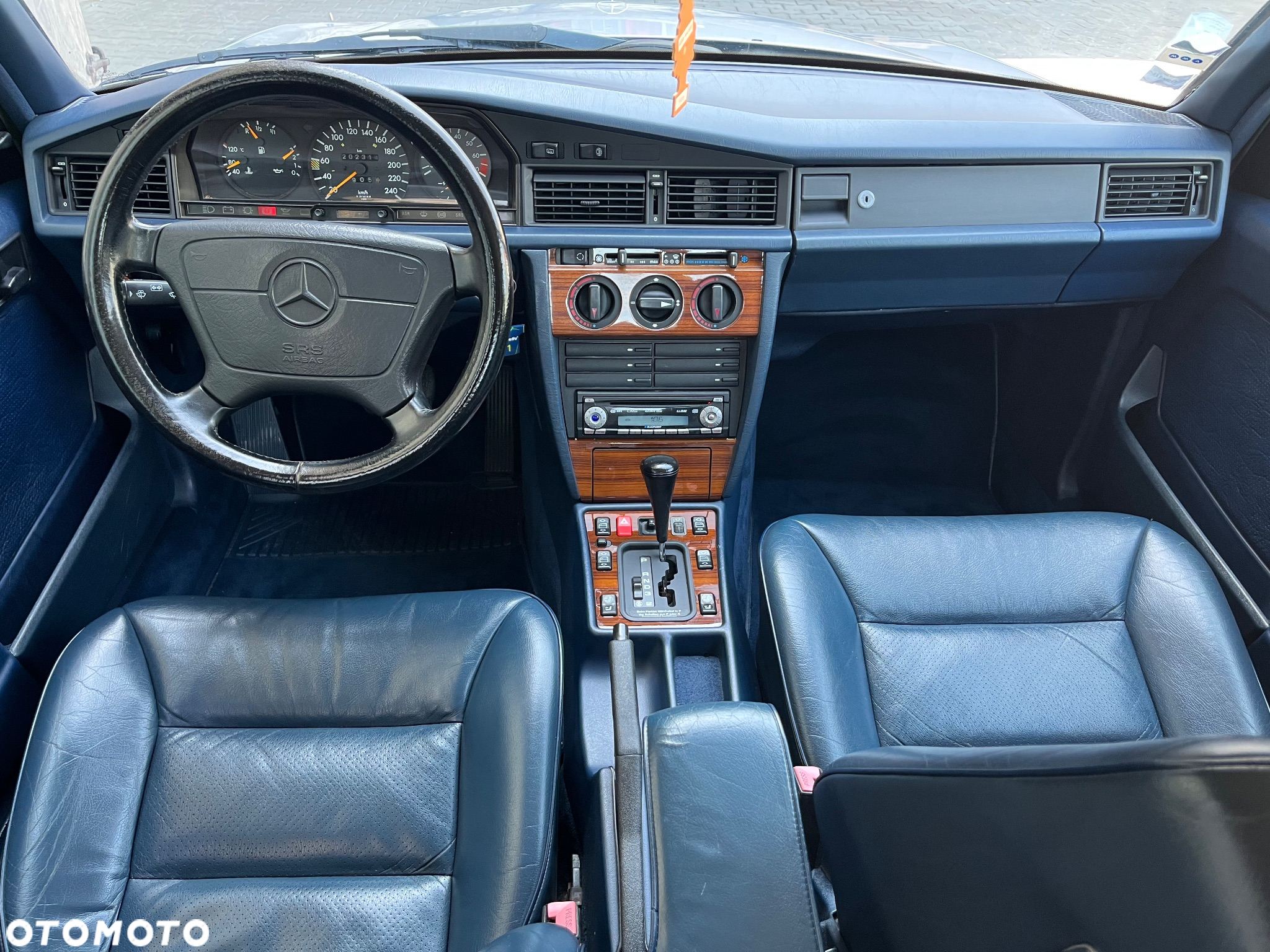 Mercedes-Benz W201 (190) - 2