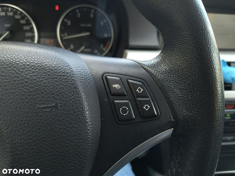 BMW Seria 3 318i - 23