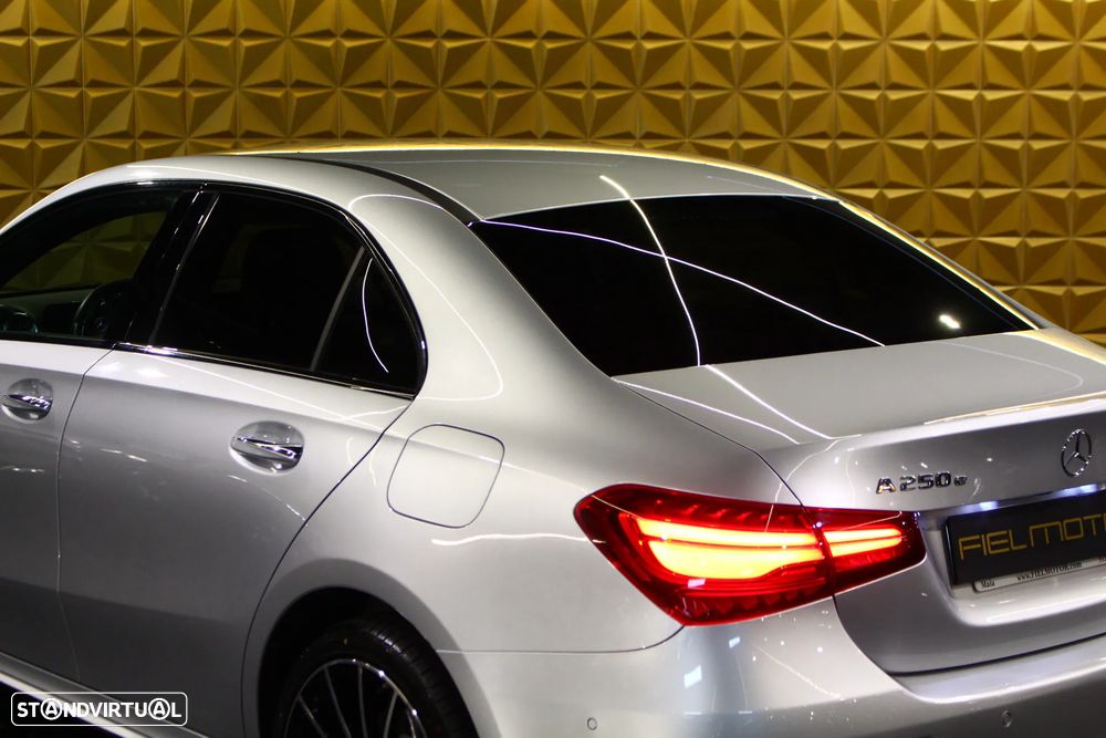 Mercedes-Benz A 250 e AMG Line - 14