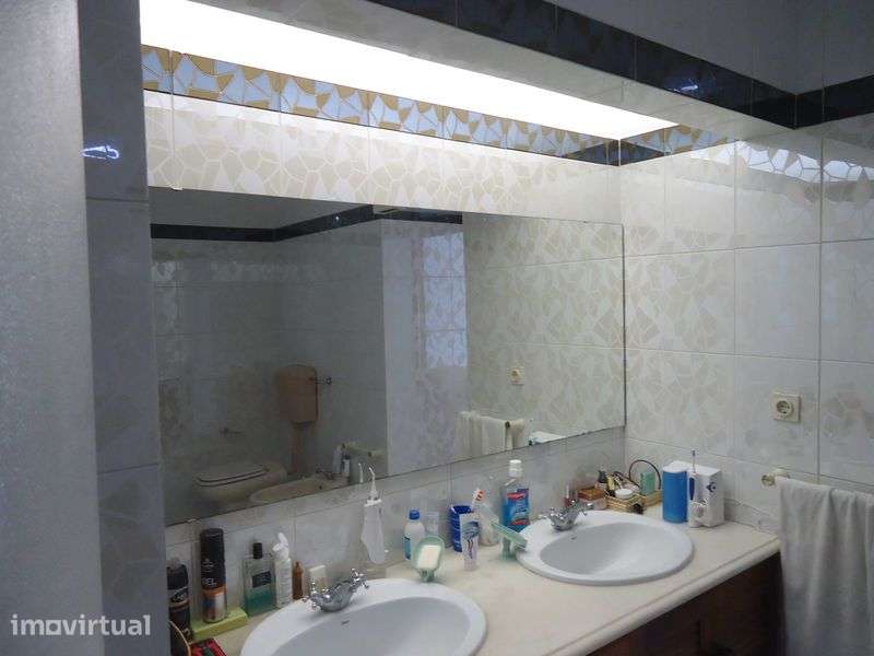 Apartamento abrange todo o primeiro piso - Grande imagem: 2/12