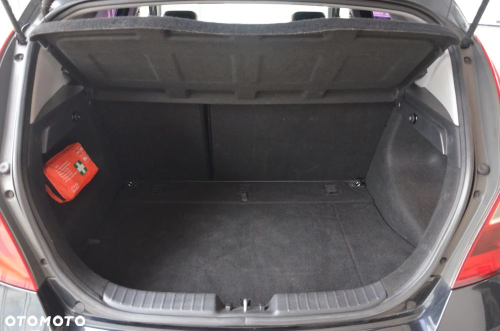 Hyundai i30 1.6 CRDi FIFA WM Edition - 31