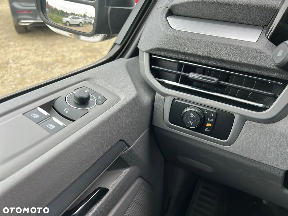 Volkswagen Caravelle - 35