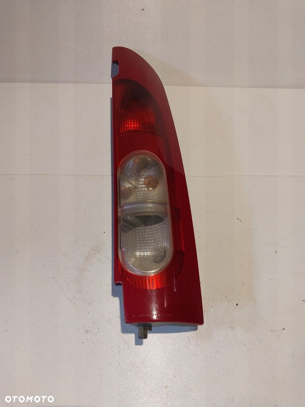 Nissan Kubistar tylna lampa prawa tył wkład lampy tylnej żarówek prawy