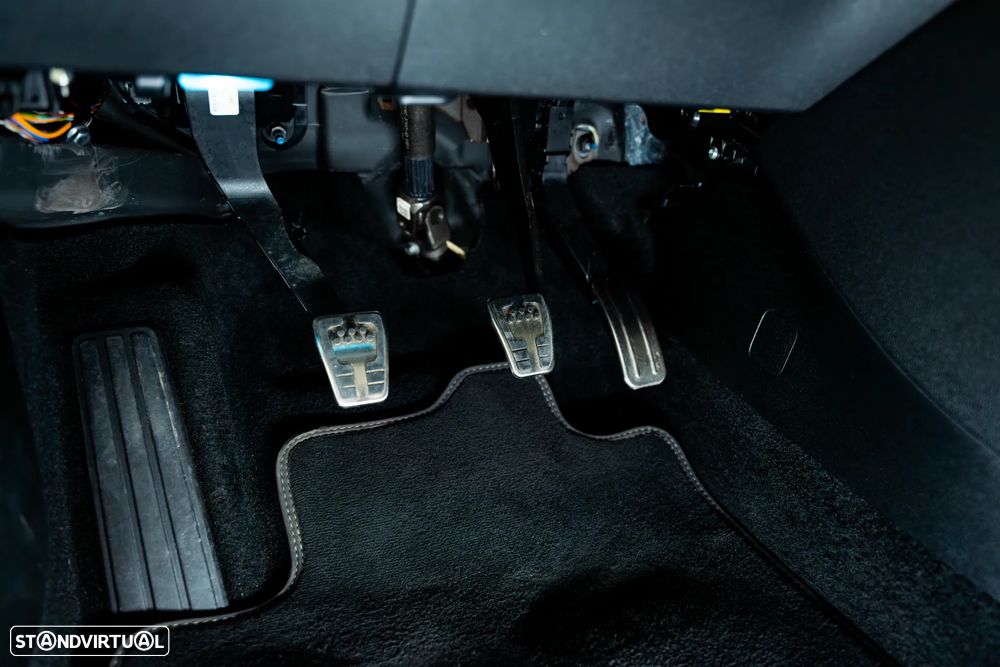 Ford Fiesta 1.5 EcoBoost S&S ST X - 25