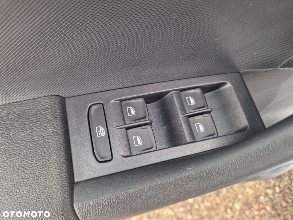 Skoda RAPID 1.6 TDI DSG Ambition - 9