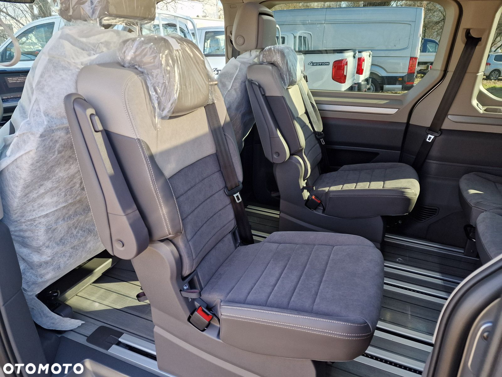 Volkswagen Multivan - 24