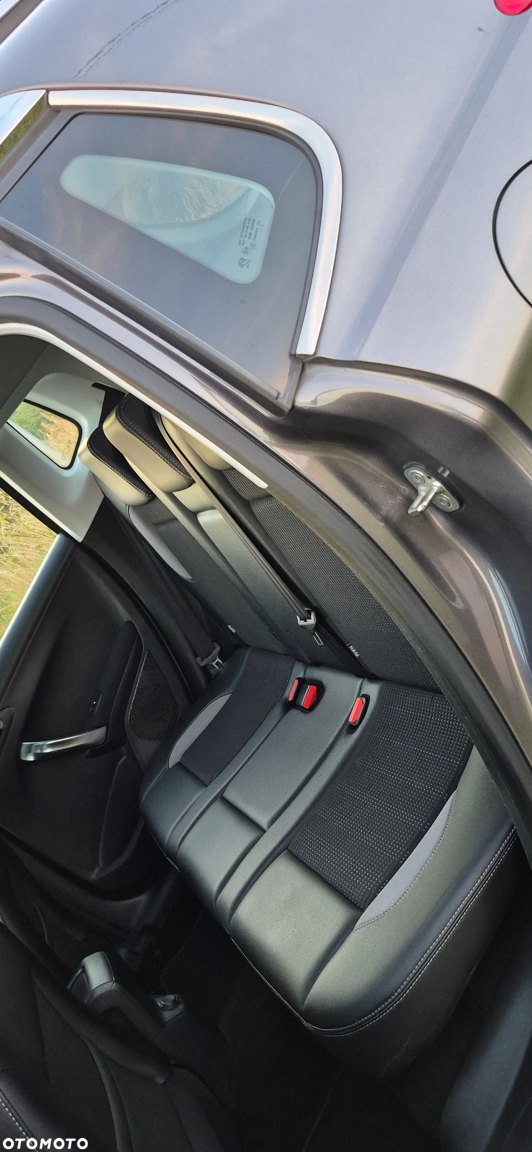 Peugeot 2008 1.6 e-HDi Allure S&S - 19