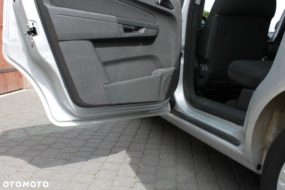 Opel Zafira - 12