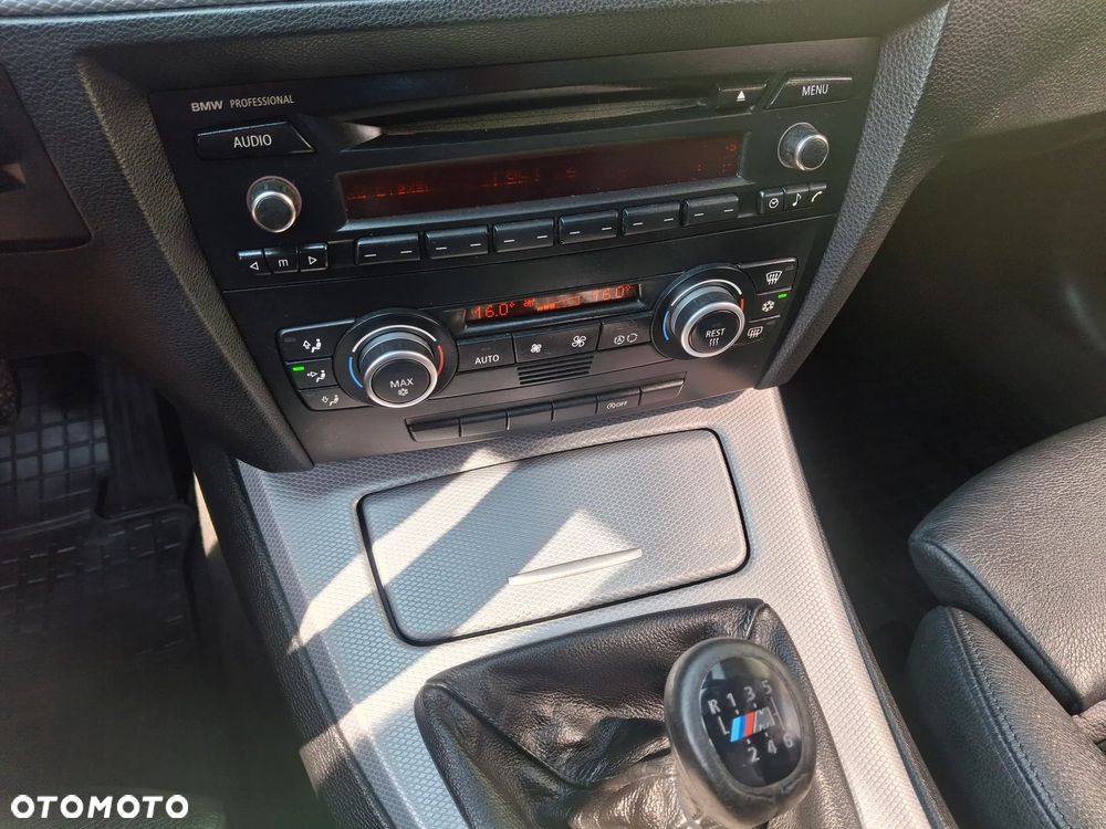 BMW Seria 3 318d DPF Edition Sport - 23