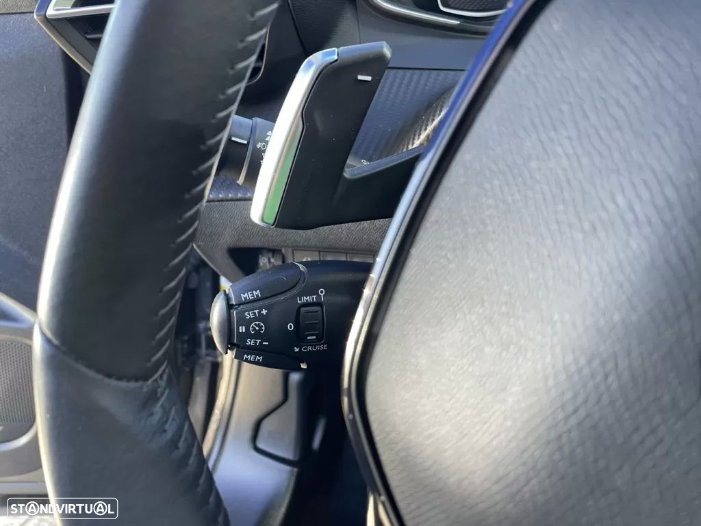 Peugeot 2008 1.2 PureTech Active EAT8 - 31