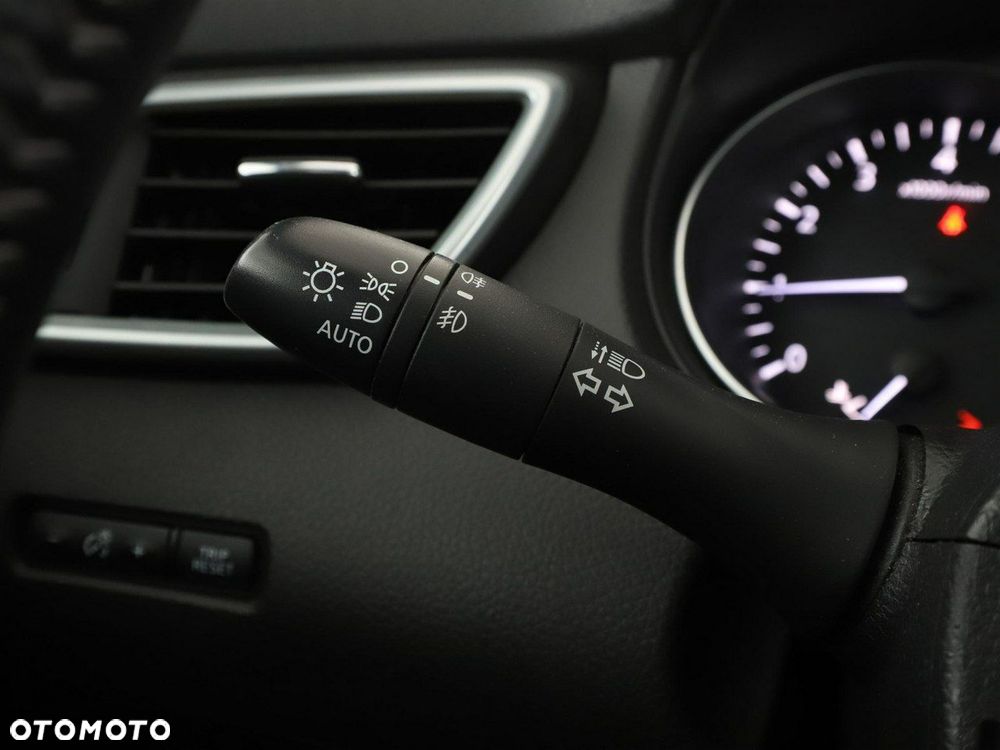 Nissan Qashqai 1.3 DIG-T N-Connecta DCT - 30