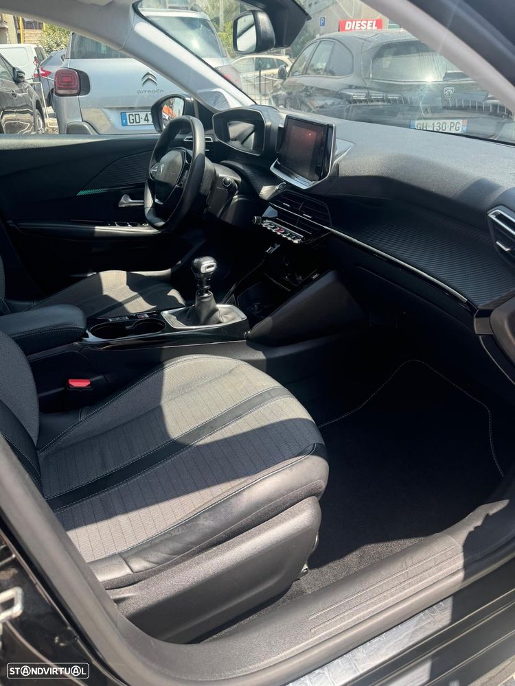 Peugeot 208 PureTech 100 Allure — fotografia 19