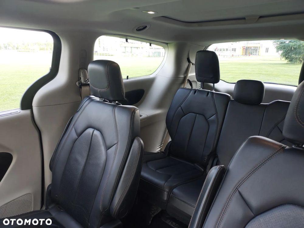 Chrysler Pacifica - 11