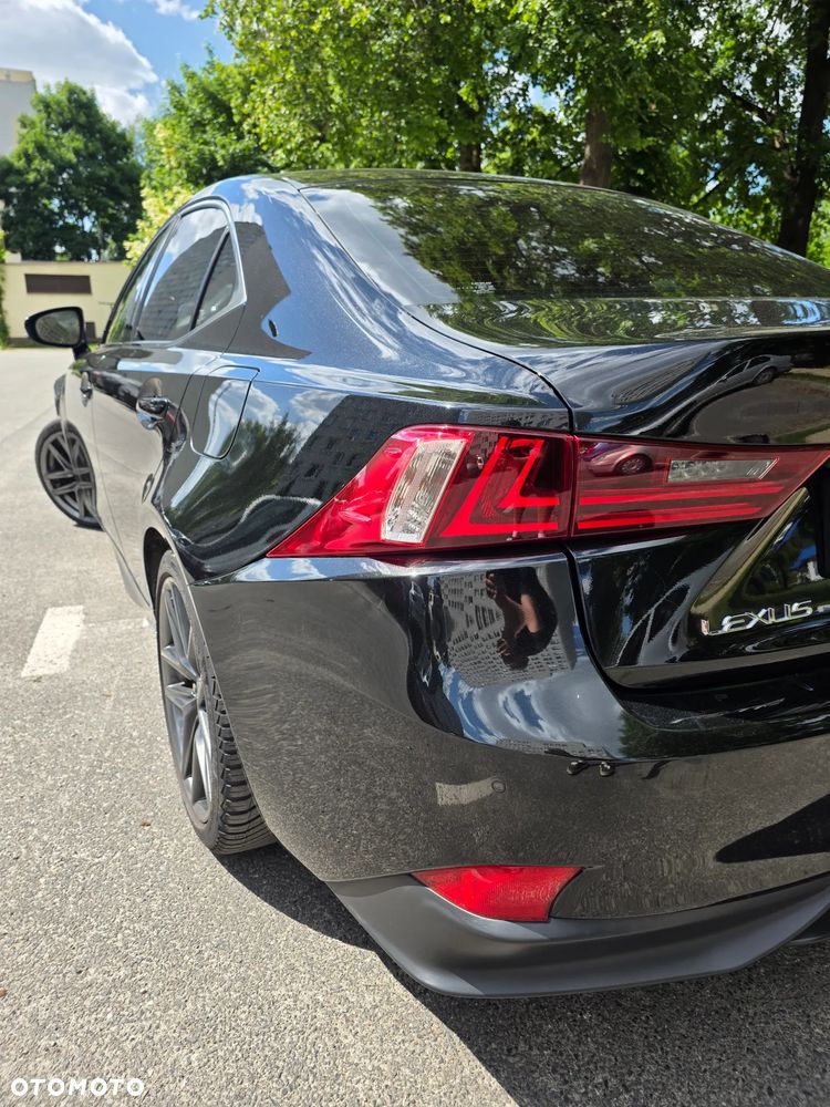 Lexus IS 300h F Sport - 3