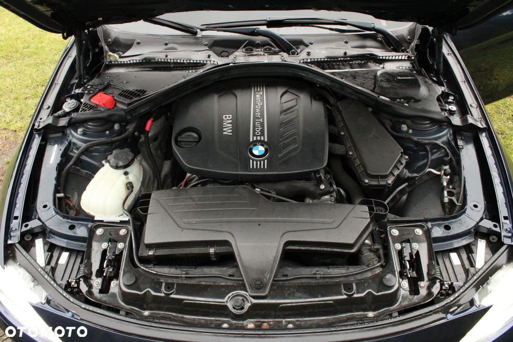 BMW Seria 3 320d DPF Touring Efficient Dynamics Edition - 8