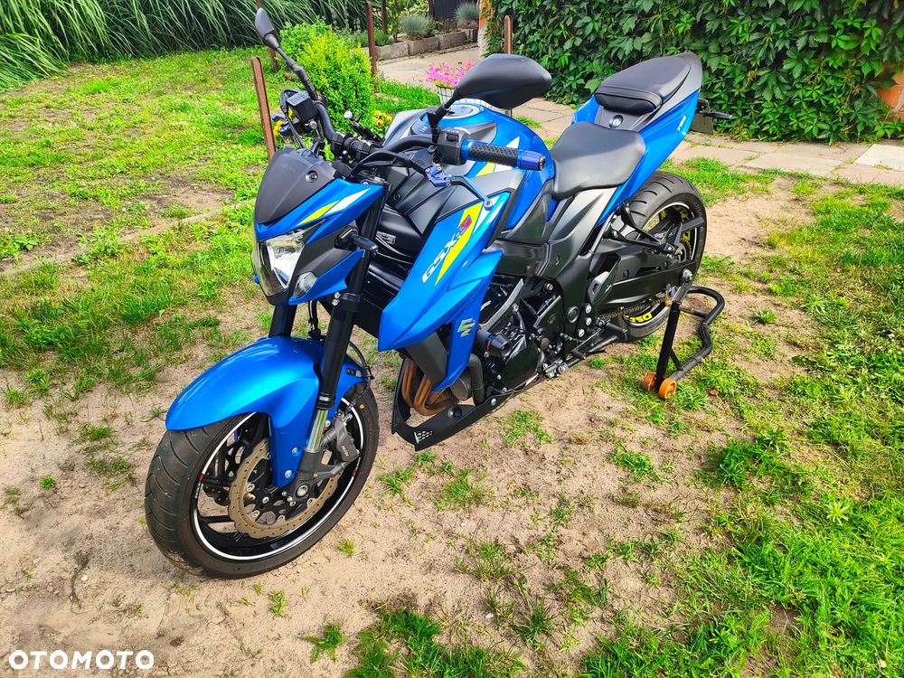 Suzuki GSX - 3