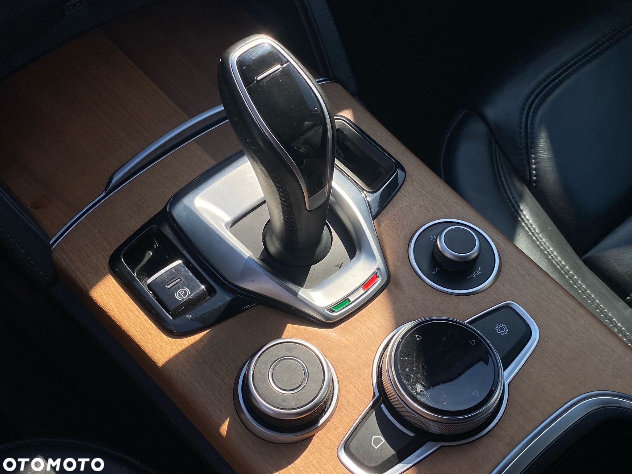 Alfa Romeo Stelvio 2.0 Turbo TI Q4 - 25