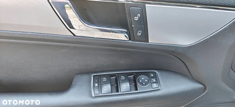Mercedes-Benz Klasa E 350 CGI BlueEff - 25