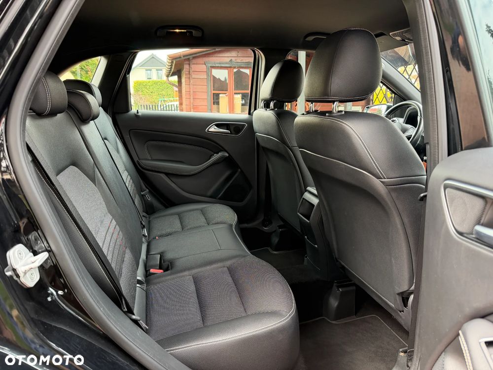 Mercedes-Benz Klasa B 180 UrbanStyle Edition - 21