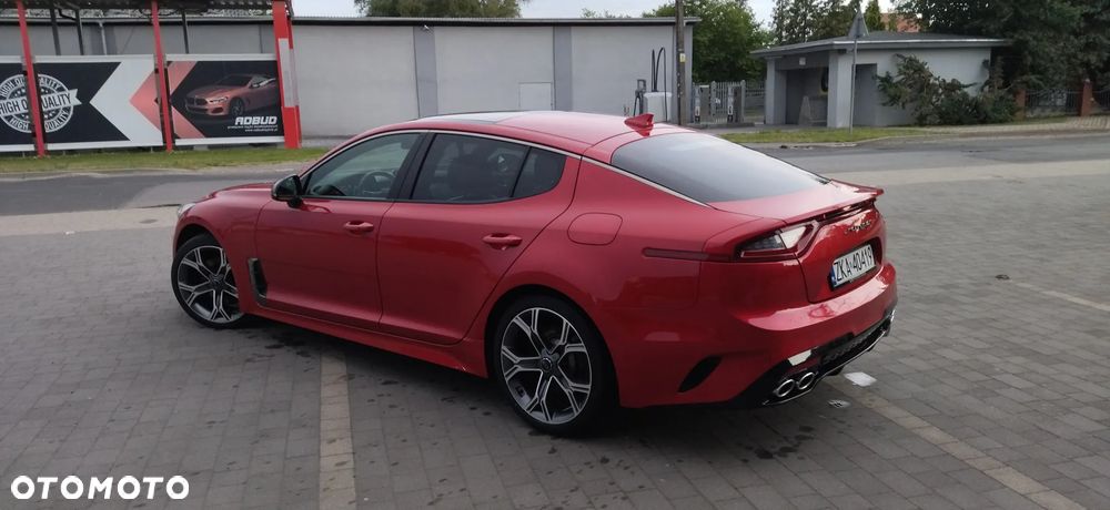 Kia Stinger - 10