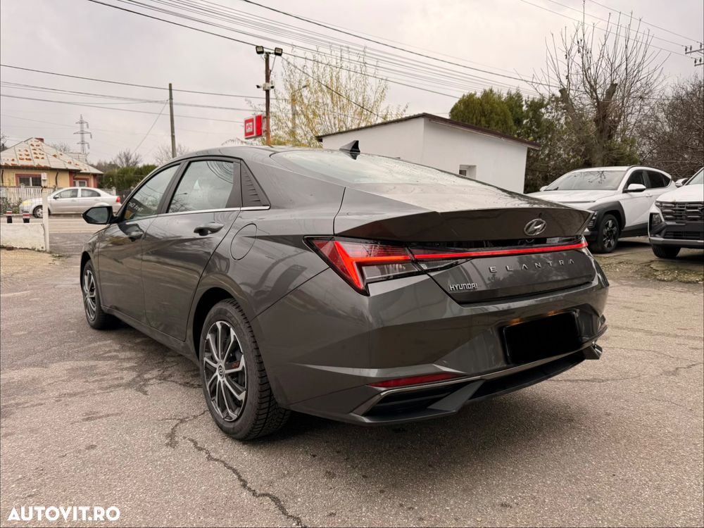 Hyundai Elantra 1.6 l 123 CP 6MT Highway - 8