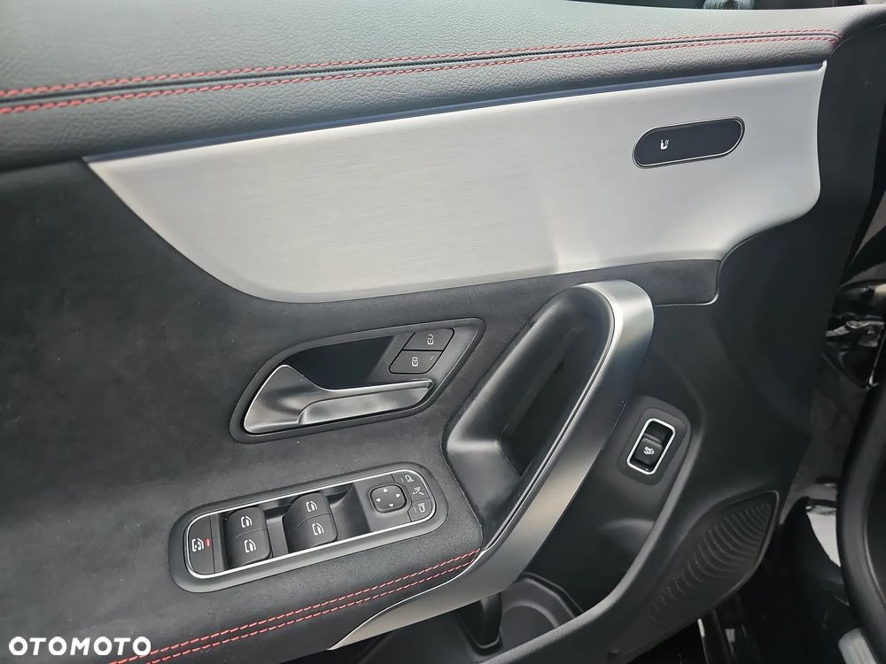 Mercedes-Benz CLA 200 4Matic 8G-DCT AMG Line - 18