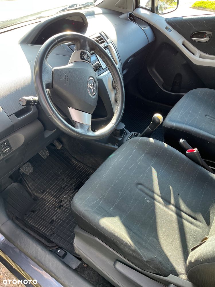 Toyota Yaris 1.3 - 3