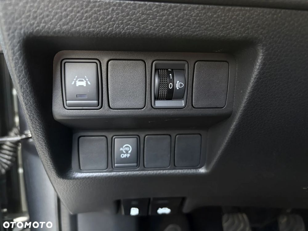 Nissan Qashqai 1.3 DIG-T N-Connecta - 30