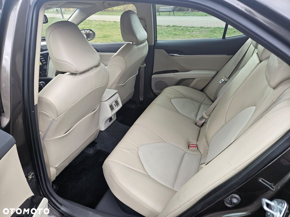 Toyota Camry 2.5 Hybrid Executive CVT - 3