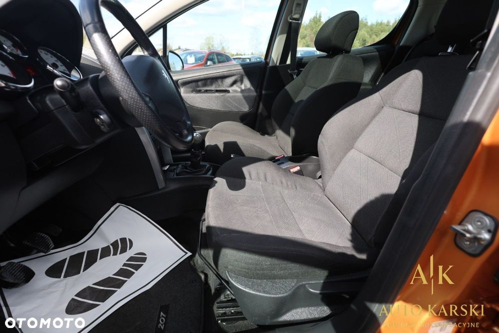 Peugeot 207 - 36