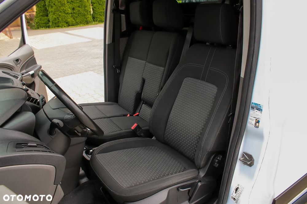 Ford Connect MAX - 37