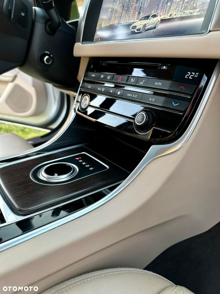 Jaguar XF 3.0 TDV6 Prestige - 7