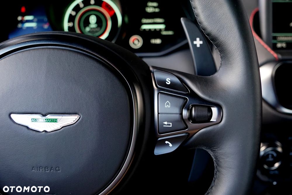 Aston Martin Vantage - 28