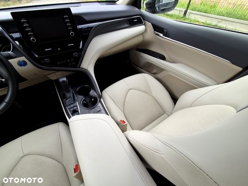 Toyota Camry - 24