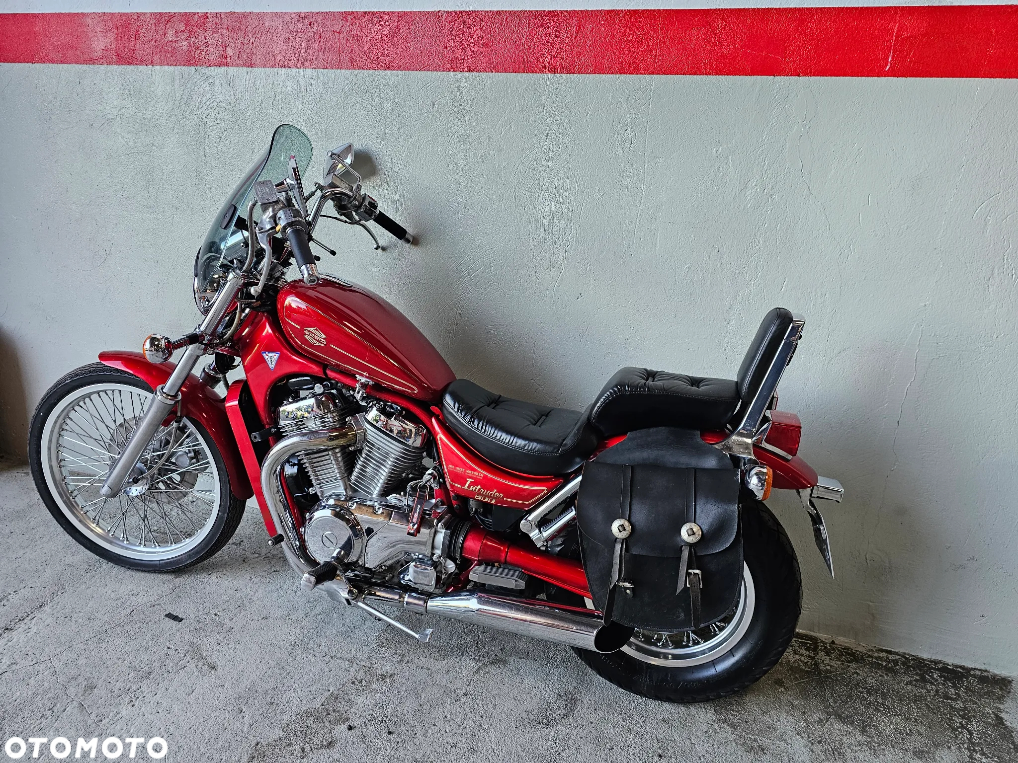 Suzuki Intruder - 8