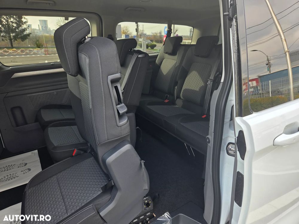 Volkswagen Caravelle - 12