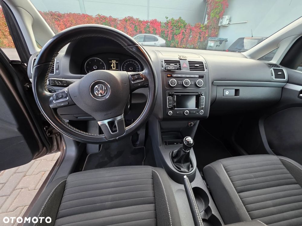 Volkswagen Touran - 12