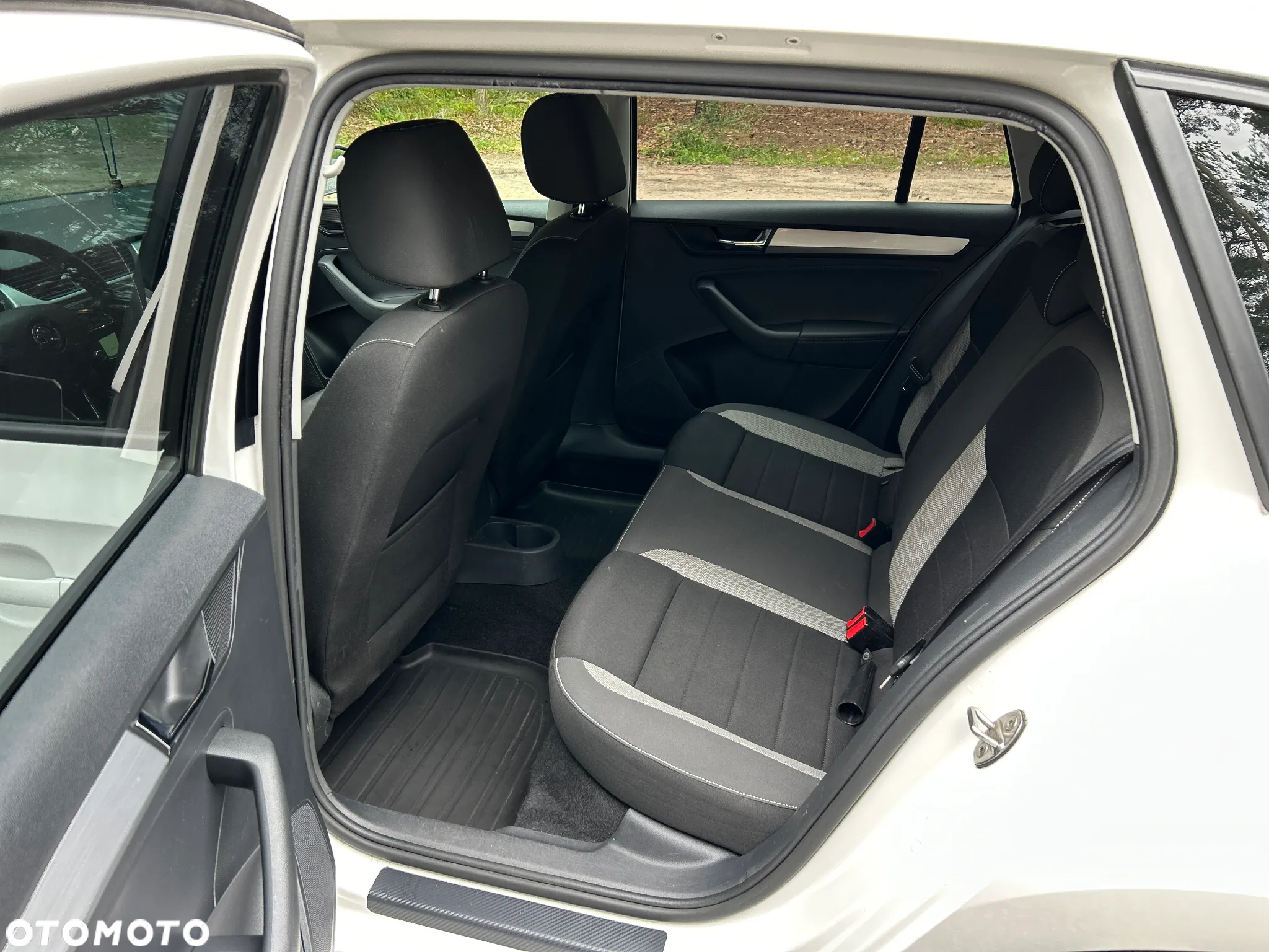 Skoda RAPID - 12